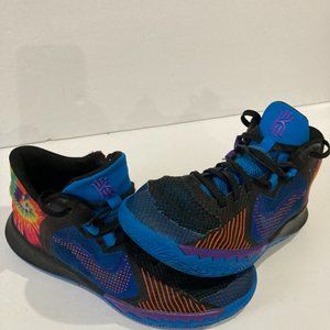 Kyrie Irving flytraps kids shoes
